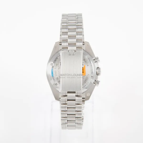 06677_watchlounge_lo.jpg
