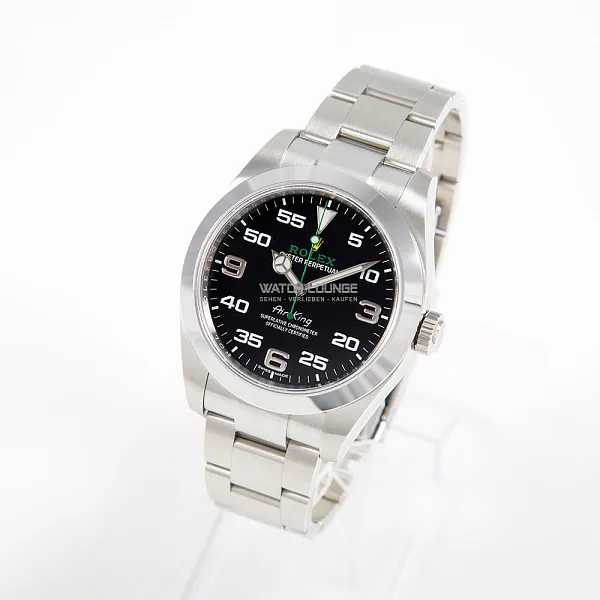 06800_watchlounge_lo.jpg