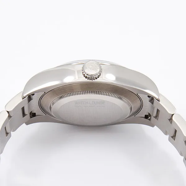 06801_watchlounge_lo.jpg