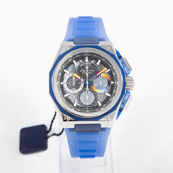 07179_watchlounge_lo.jpg