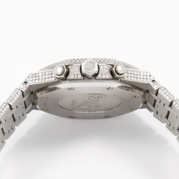09262_watchlounge_lo.jpg