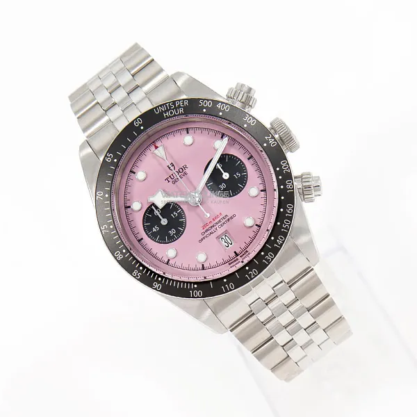 11136_watchlounge_lo.jpg