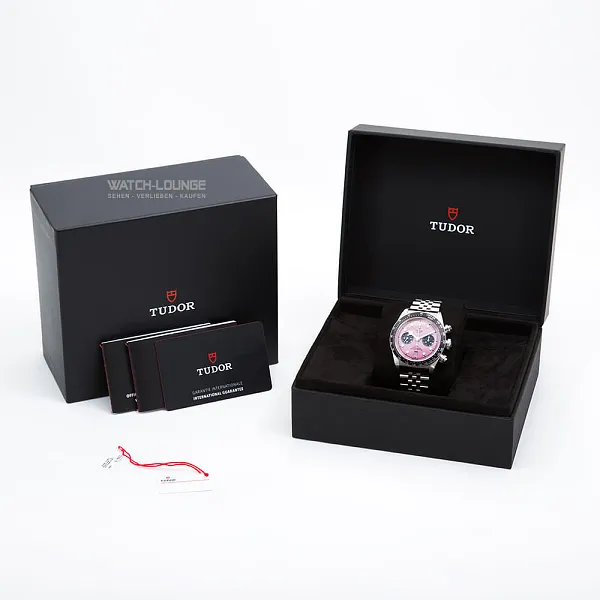 11145_watchlounge_lo.jpg