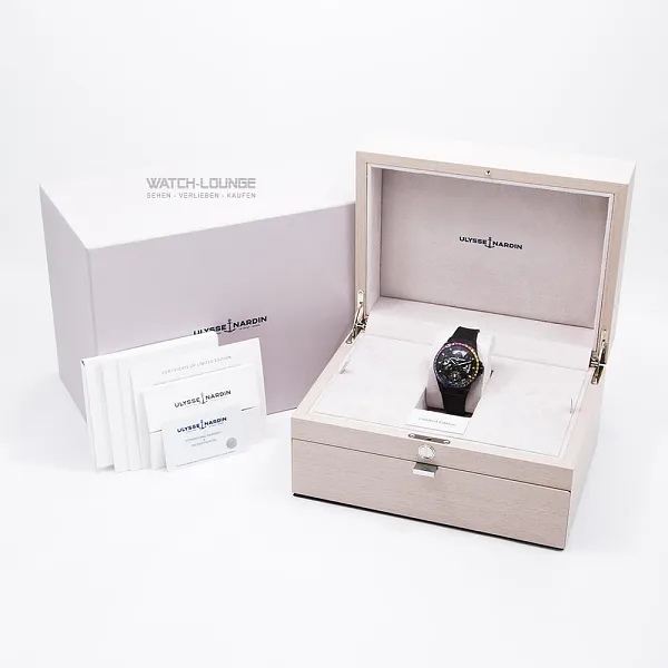 13012_watchlounge_lo.jpg