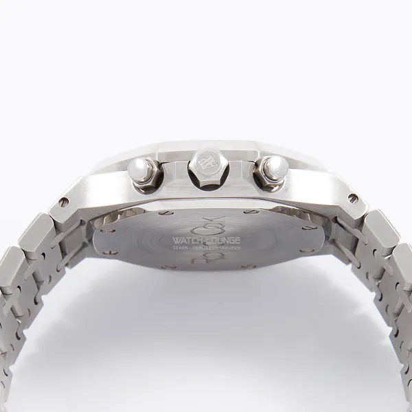13162_watchlounge_lo.jpg