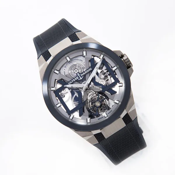 13168_watchlounge_lo.jpg