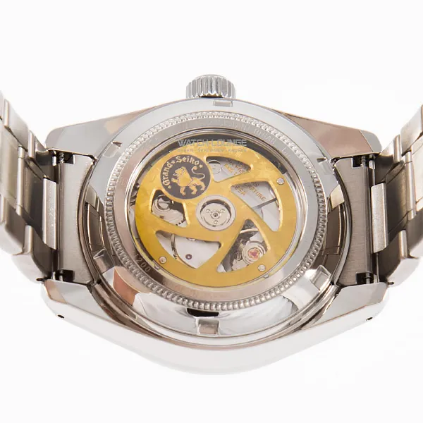 13741_watchlounge_lo.jpg