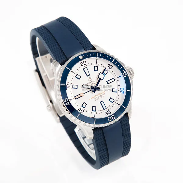 14588_watchlounge_lo.jpg