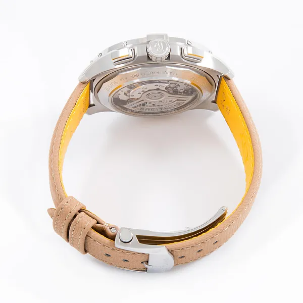 15139_watchlounge_lo.jpg