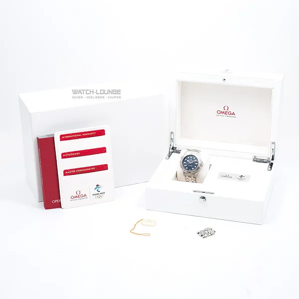 15490_watchlounge_lo.jpg