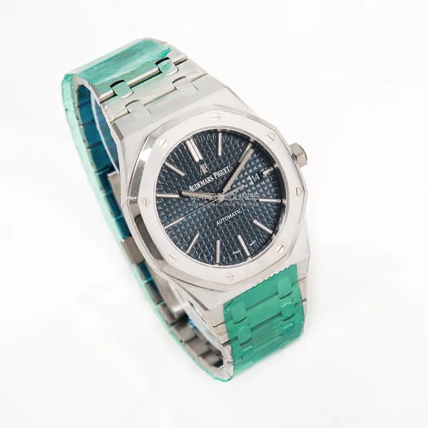 15802_watchlounge_lo.jpg