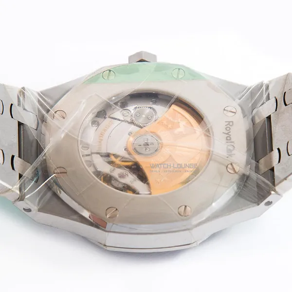 15806_watchlounge_lo.jpg