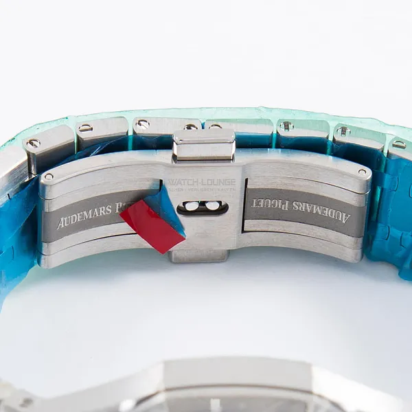 15808_watchlounge_lo.jpg