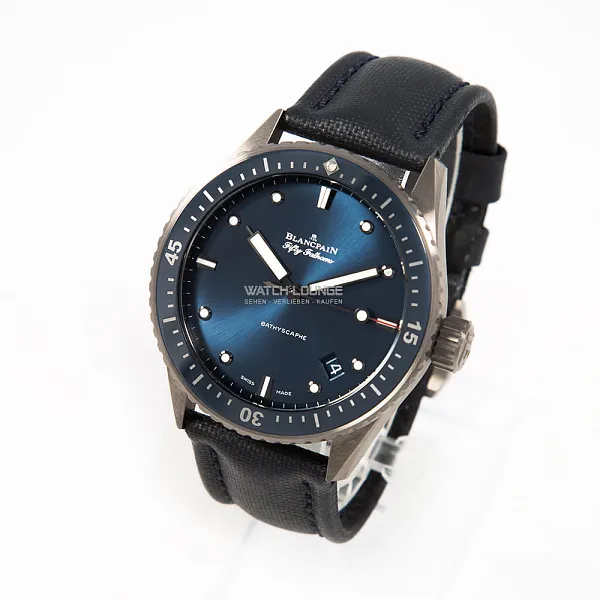 15890_watchlounge_lo.jpg