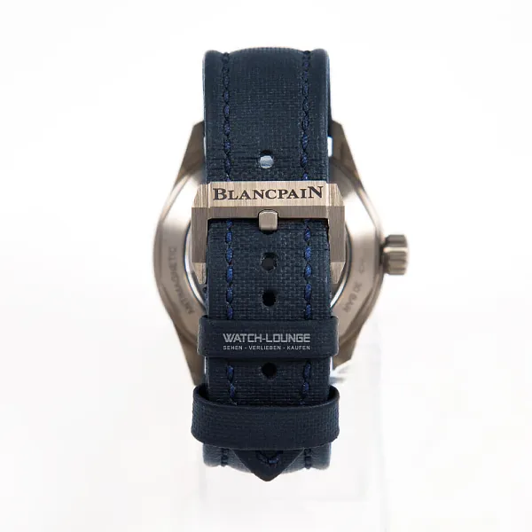 15895_watchlounge_lo.jpg