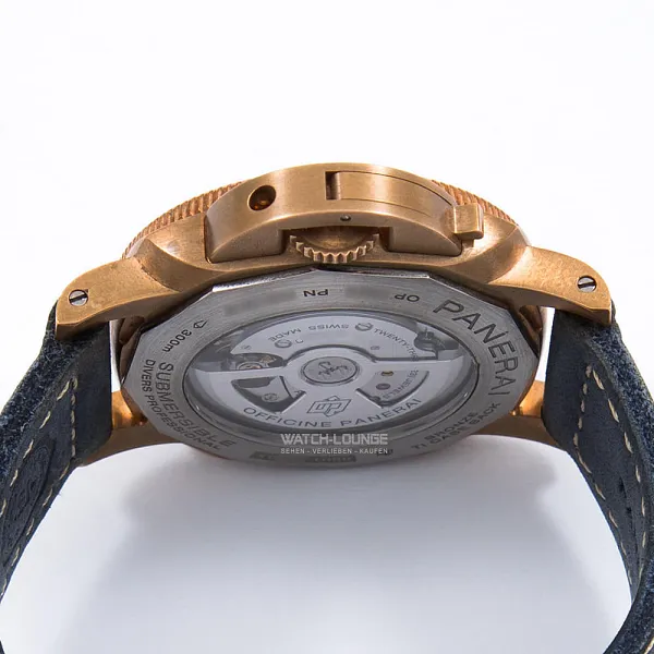 16015_watchlounge_lo.jpg