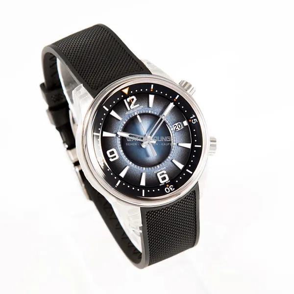 16333_watchlounge_lo.jpg