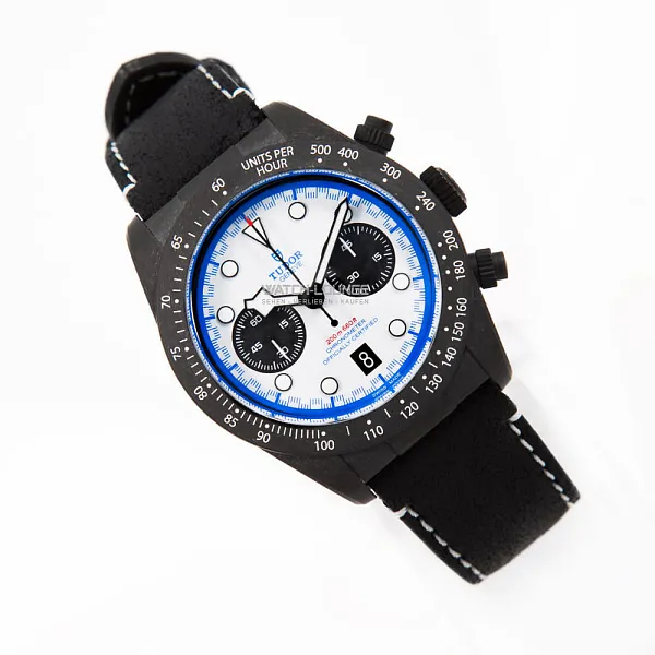 16409_watchlounge_lo.jpg