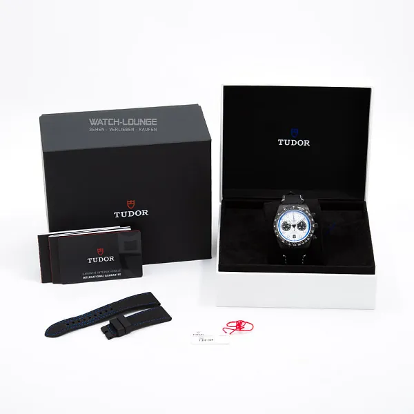 16418_watchlounge_lo.jpg